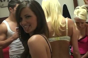 xxx6914一18video