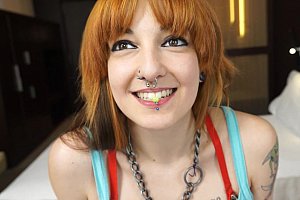 全裸男女互相按摩享受生活